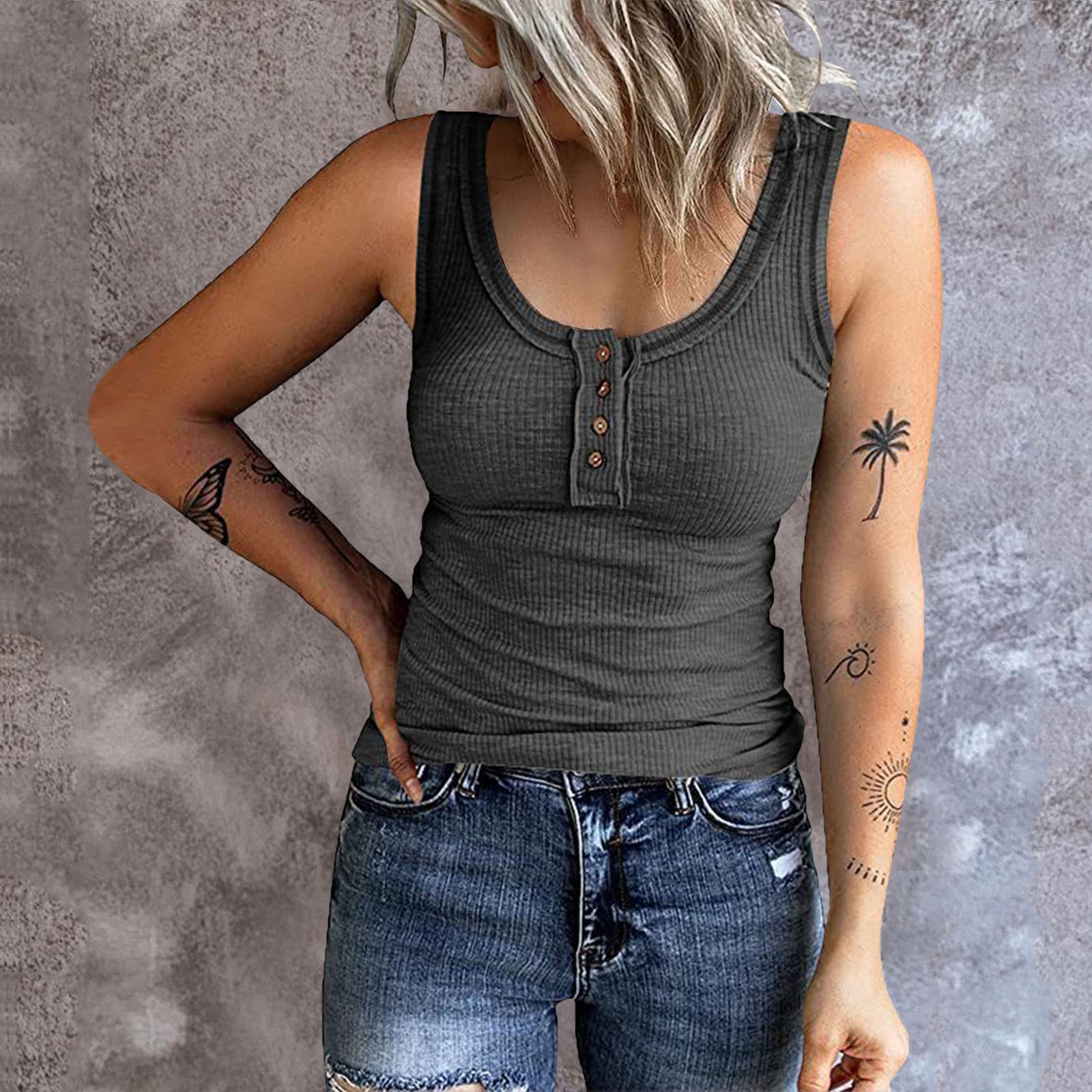 thumbnail image 2 of Chaleco sin mangas con botones para mujer: camiseta informal de cuello redondo de punto, diseño tipo sujetador con encaje, tirantes ajustables, 2 of 5